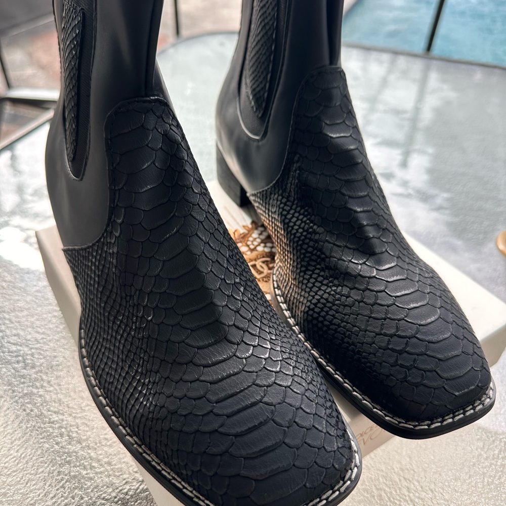 Black Snakeskin Pattern Men's Boots